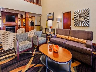 Western Strawberry Inn&suites