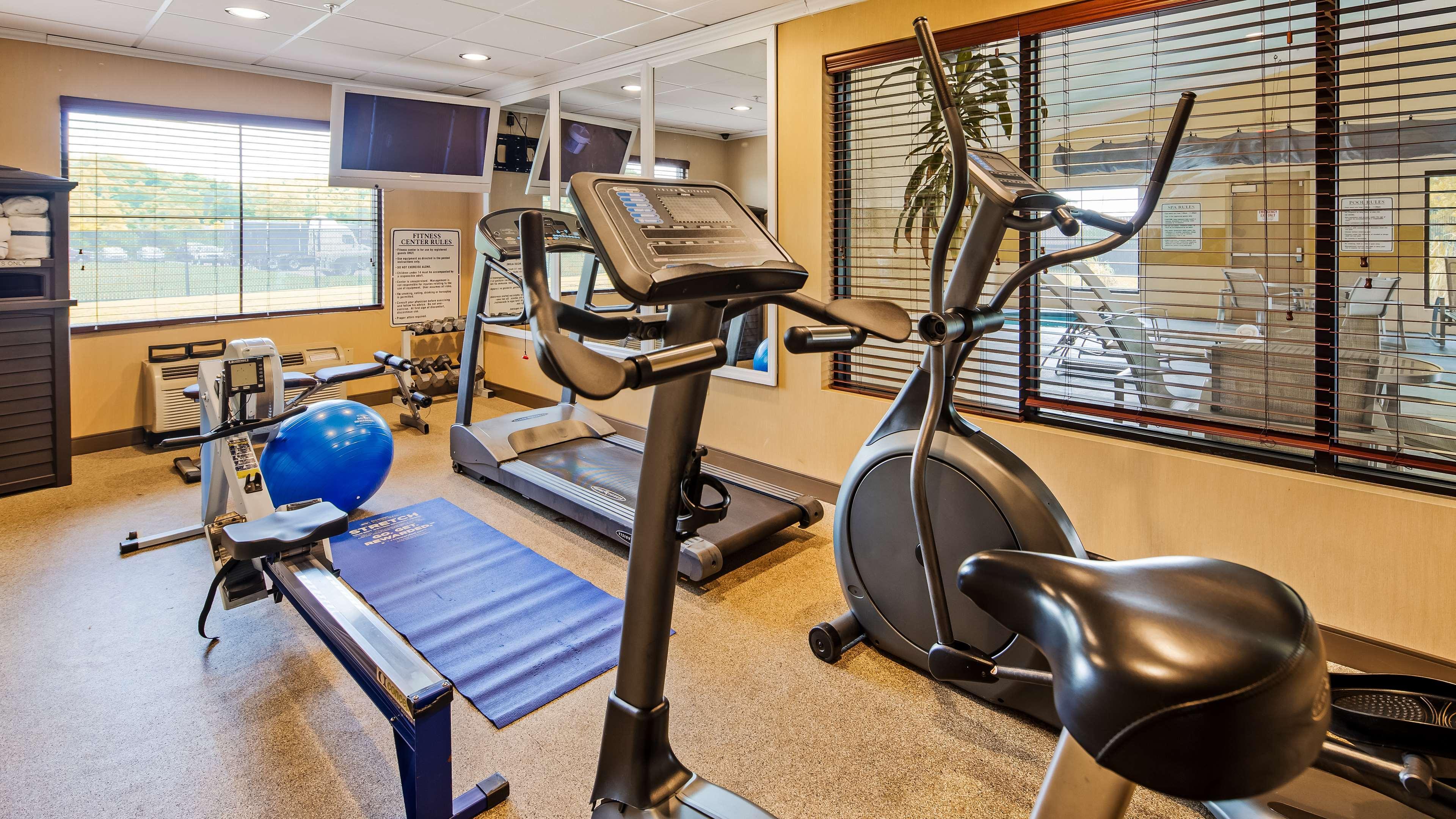 Hotel Western Strawberry Inn&suites 3*
